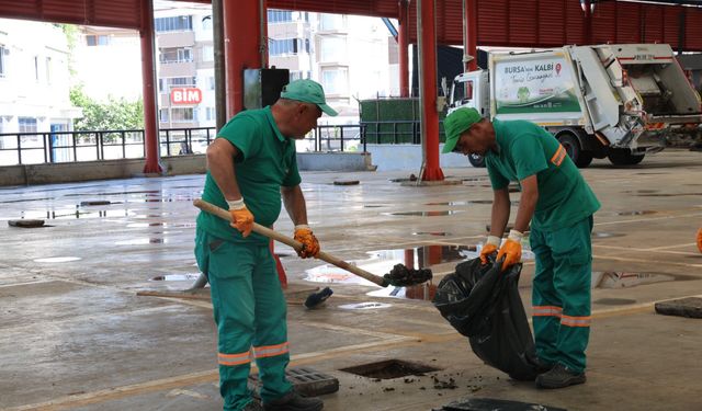 Bursa'da kurban alanları temizleniyor