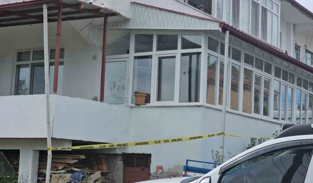 28 yaşındaki genç evinde ölü bulundu, kız arkadaşı gözaltında