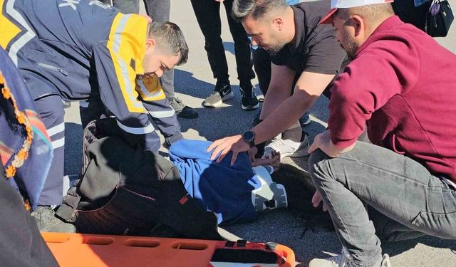 Adilcevaz'da bayram ziyaretinde dönenlerin içerisinde bulunduğu araç kaza yaptı: 3 yaralı