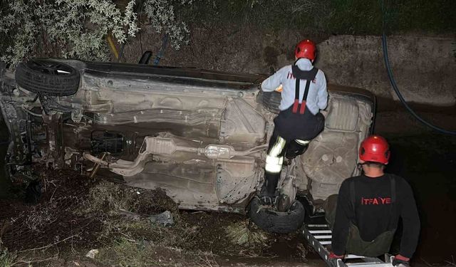 Sulama kanalına düşen araç ekipleri alarma geçirdi