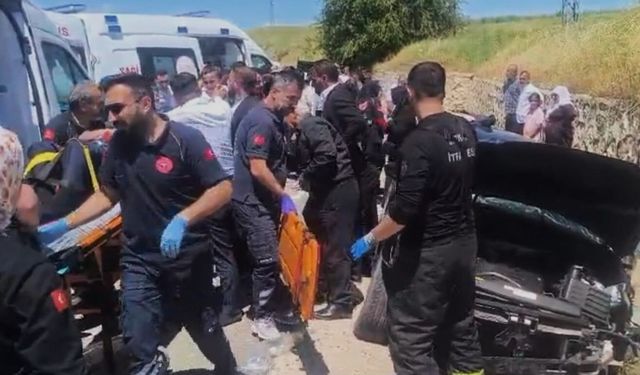 Batman'da istinat duvarına çarparak duran otomobildeki 5 kişi yaralandı