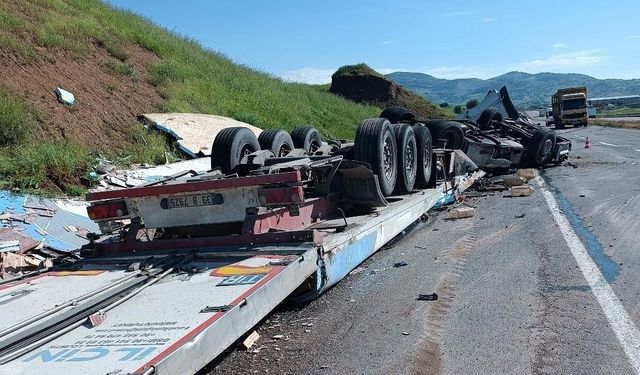 Batman'da kaza yapan tır ortalığı savaş alanına çevirdi