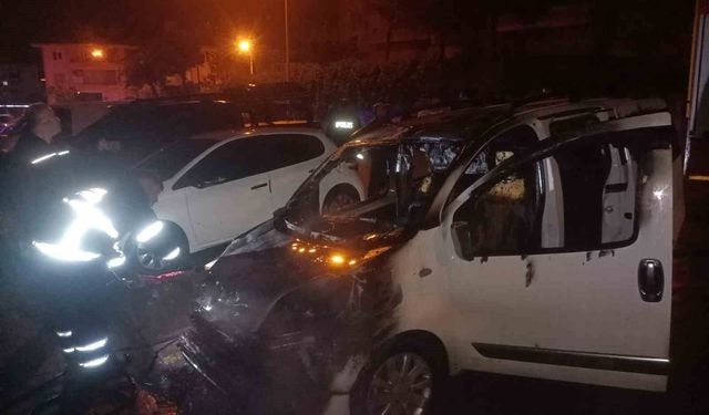 Batman'da park halindeki otomobil yandı