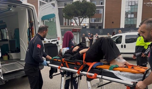 Bursa'da alt geçit yerine yolu kullanan yayaya otomobil çarptı
