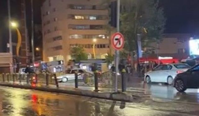 Drift atan sürücü zincirleme kazaya neden oldu, o anlar kamerada