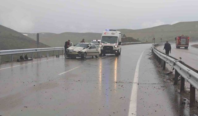Erzurum-Erzincan karayolundan zincirleme trafik kazası: 3 yaralı