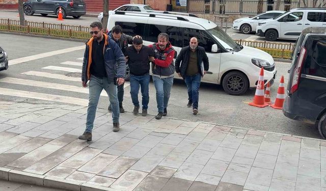 Erzurum'da 1 kişiyi öldürüp 1 kişiyi vuran şüpheli adliyeye sevk edildi