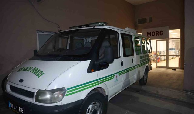 Eşini öldürdükten sonra kendini vurmuştu, tedavi gördüğü hastanede öldü