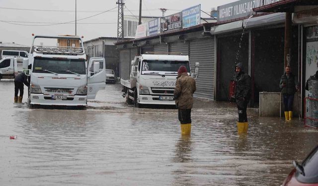 Iğdır küçük sanayi sitesindeki iş yerleri sular altında kaldı