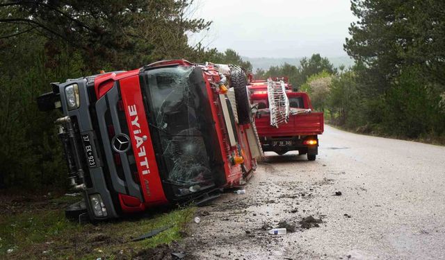 Kastamonu'da yangın ihbarına giden itfaiye aracı kaza yaptı: 3 yaralı