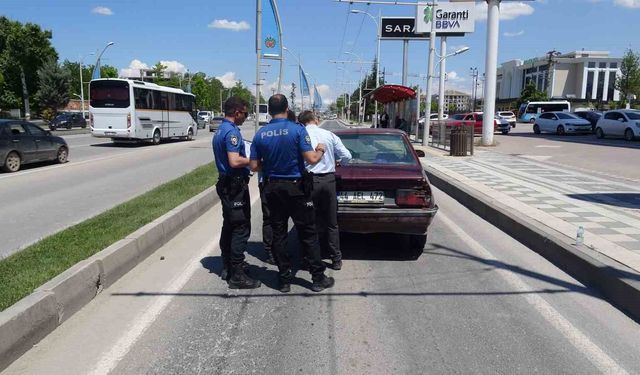 Yolcu otobüsü ile otomobil çarpıştı!