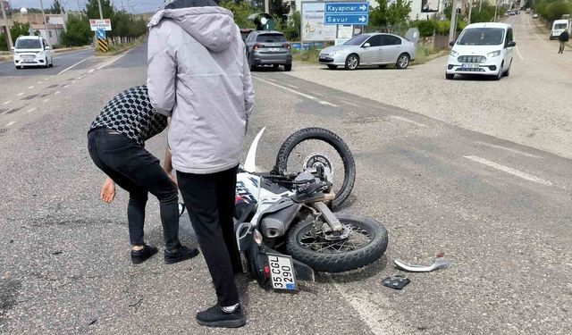 Mardin'de otomobil ile motosiklet çarpıştı: 1 yaralı