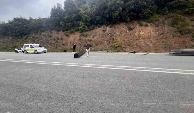 OSB yolunda kontrolden çıkan tır devrildi: 1 yaralı
