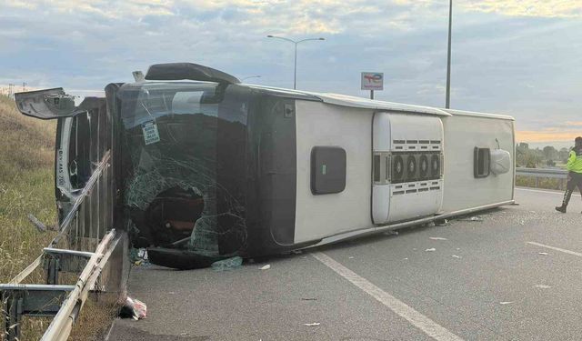Susurluk'ta yolcu otobüsü devrildi: 25 yaralı