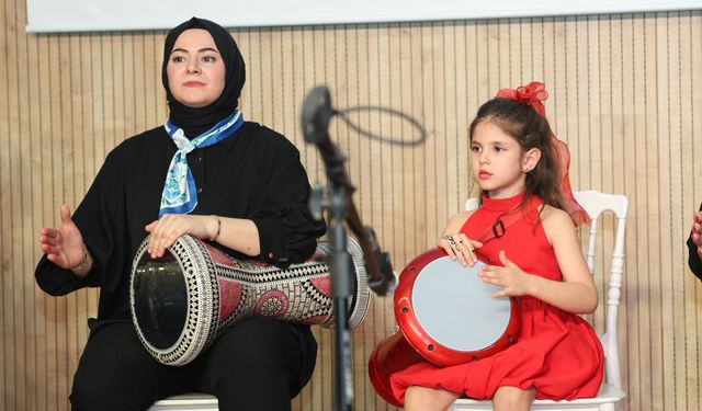 Bursa’da anneler ve kızları aynı sahnede