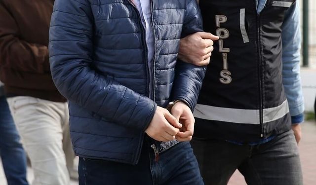 Gazeteci Hazar Dost gözaltına alındı.