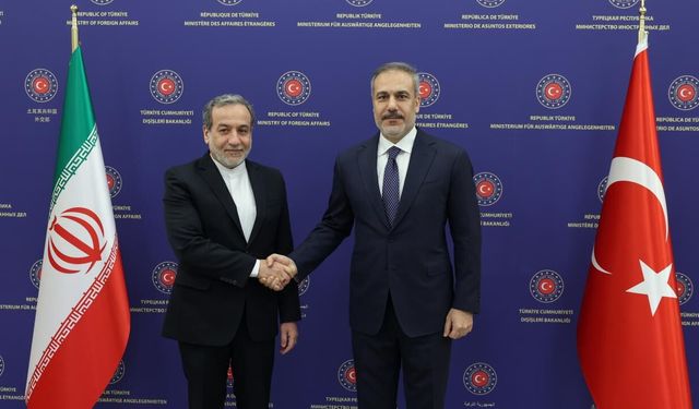 Bakan Fidan İranlı mevkidaşı Arakçi ile görüştü