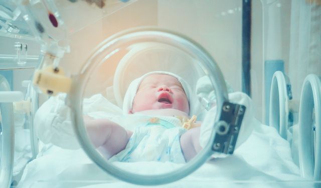 Bir yenidoğan skandalı daha: 17 günlük bebek kuvözde yandı