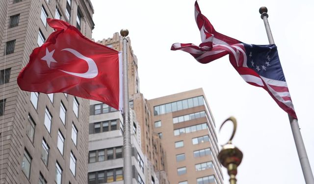 New York'ta 43. Türk Günü Yürüyüşü için bayrak çekme töreni düzenlendi