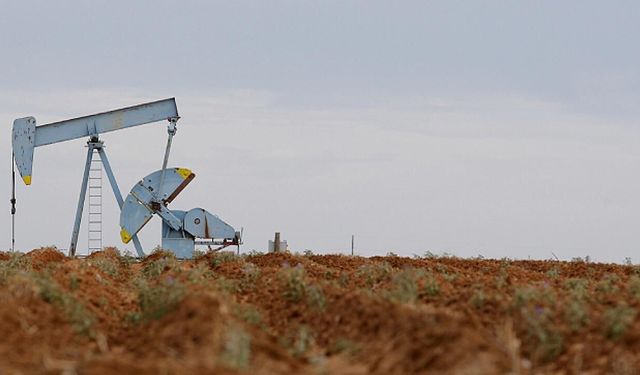 ABD'den en kırılgan ülkelerin Rus petrolüne geçici olarak erişebilmesine izin