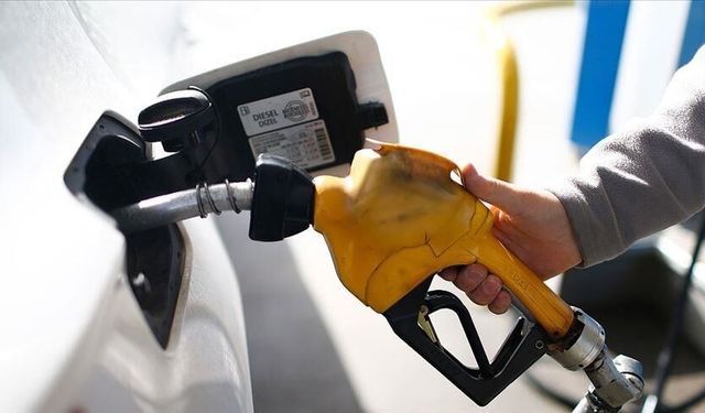 Benzine dev zam: Fiyatlar gece yarısı değişti!