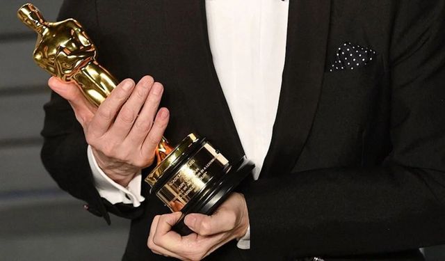 Ünlü yönetmenin Oscar ödülü uçakta kayboldu
