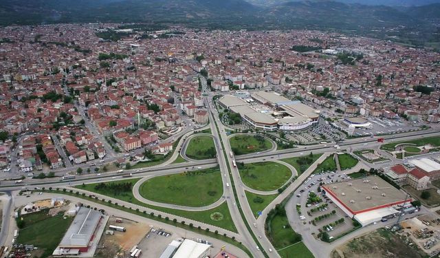 “İnegöl Büyüyor Ama Sorunlar da Derinleşiyor”
