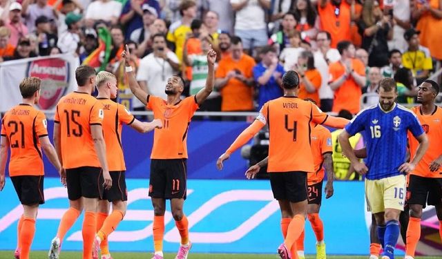 Hollanda’dan İsveç’e 5 gollü darbe