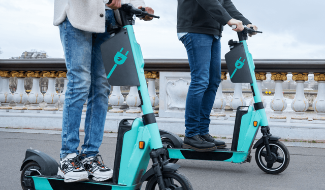 Yunanistan’da 17 yaş altına elektrikli scooter yasağı geliyor