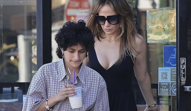 Jennifer Lopez’in kızı cinsiyet değiştirdi!
