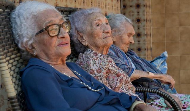 Dünyanın en yaşlı kız kardeşleri: 316 yaşındalar