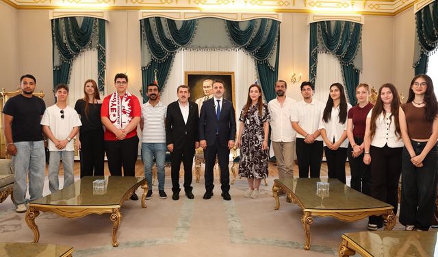 “Bizim Çocuklar” marşının gençleri Büyükşehir’de ağırlandı