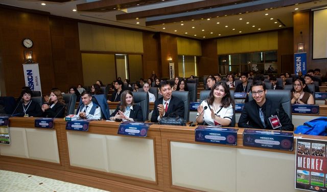 Bursa’da gençler Meclis deneyimi yaşadı