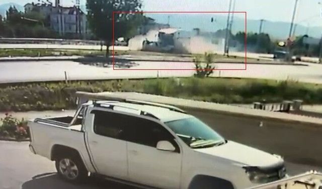 25 yaşındaki sürücünün hayatını kaybettiği feci kaza anı güvenlik kamerasında