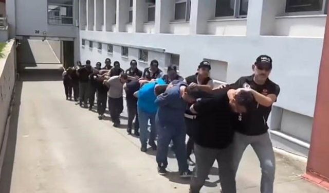 Adana'da şafak operasyonu: Özel harekat kapıları koçbaşıyla kırdı, 58 tutuklama