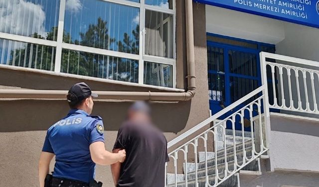 Afyonkarahisar'da aranan şahıs polisten kaçamadı