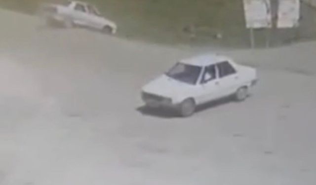 Akaryakıt istasyonunda korkutan kaza: Otomobil şarampole düştü