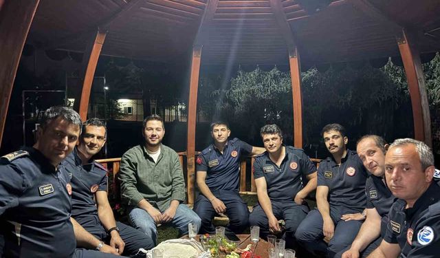 'Araçta kedi var' yazısını dikkate aldı, sevimli 3 yavru kediyi kurtardı