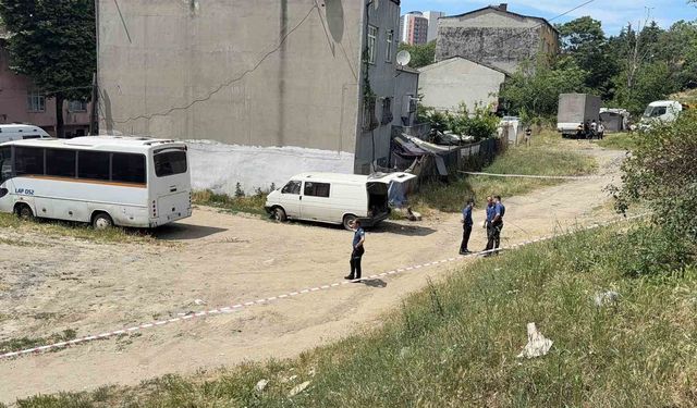 Bağcılar'da mahalledeki kokuyu kanalizasyon zannettiler ceset çıktı