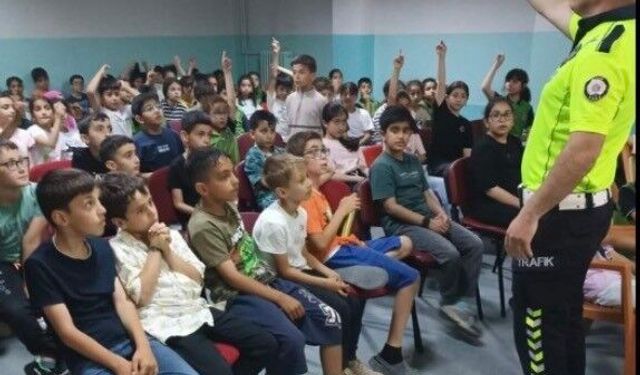Bingöl'de öğrencilere trafik güvenliği eğitimi