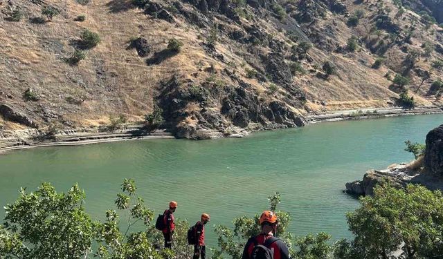 Bitlis'te derede kaybolan 13 yaşındaki çocuğu arama çalışmaları sürüyor
