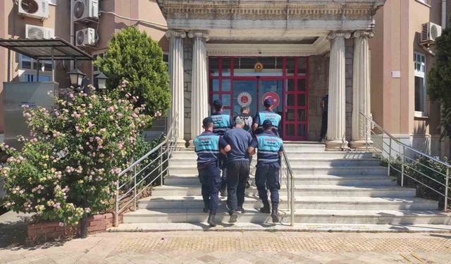 Didim'de 16 düzensiz göçmen yakalandı, 2 organizatör tutuklandı
