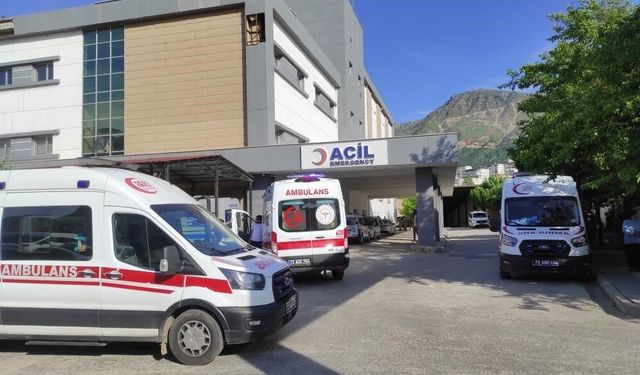 Diyarbakır'da trafik kazası: Anne ve oğlu hayatını kaybetti, 4 kişi yaralandı