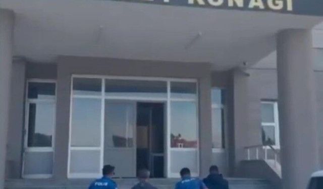 Durdurulan iki tırda 27 düzensiz göçmen yakalandı