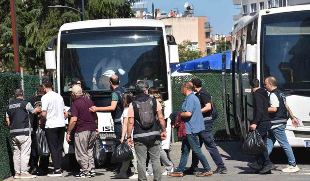 Ege Üniversitesi'ndeki yolsuzluk operasyonunda, eski dekan ve başhekim dahil 27 tutuklama