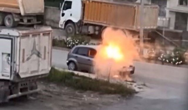 Elazığ'da park halindeki araç alev alev yandı
