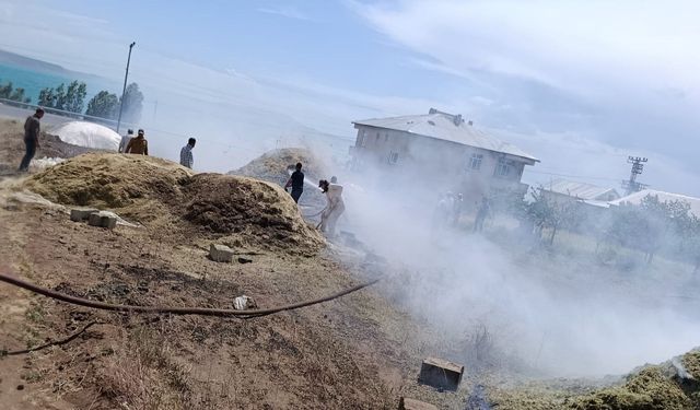 Erciş'te 20 ton saman yandı