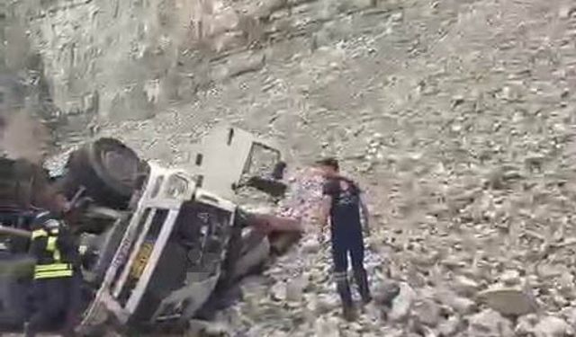 Erzurum'da feci kaza: Freni patlayan tırdan atlayan sürücü öldü, 2 kişi yaralandı