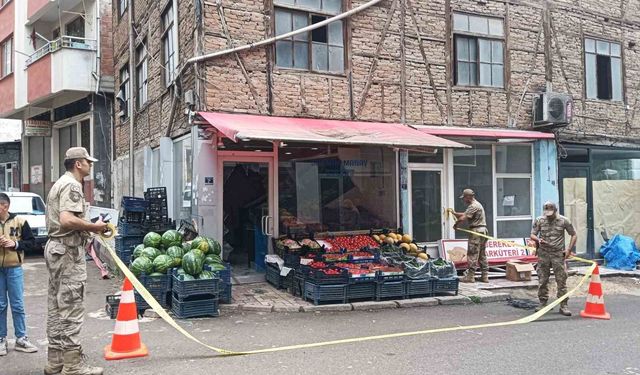 Eşi bıçaklayarak öldürdü, 1 kişiyi ağır yaralandı