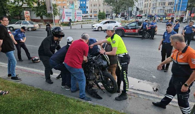 Fatih'te 3 motosiklet birbirine girdi: 1'i ağır 5 yaralı